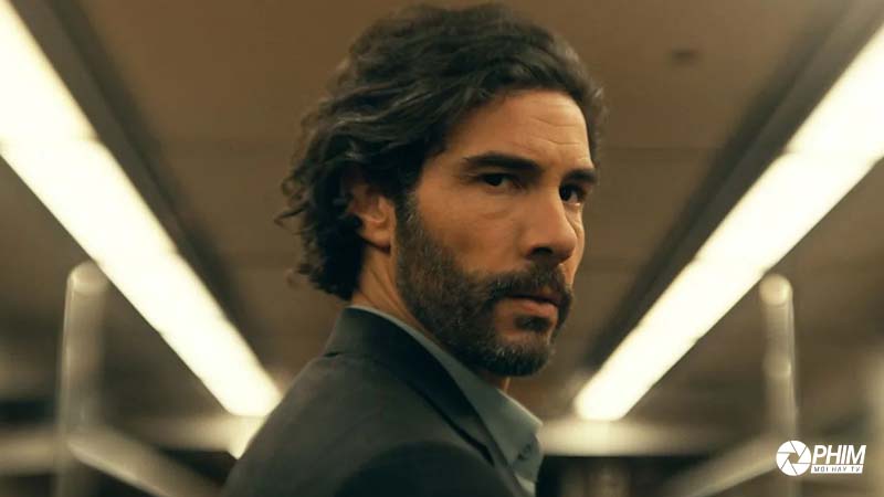 Tahar Rahim trong vai phản diện Ezekiel Sims 