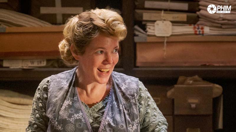 Olivia Colman thủ vai Bà Prickle